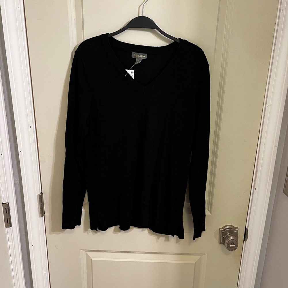 Style & Co Women's Black V-Neck Top size M